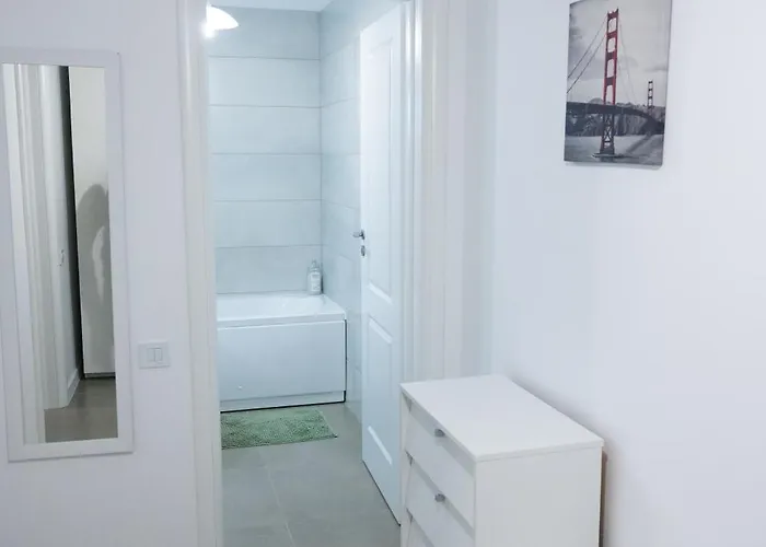 Plaza 5 Apartment *